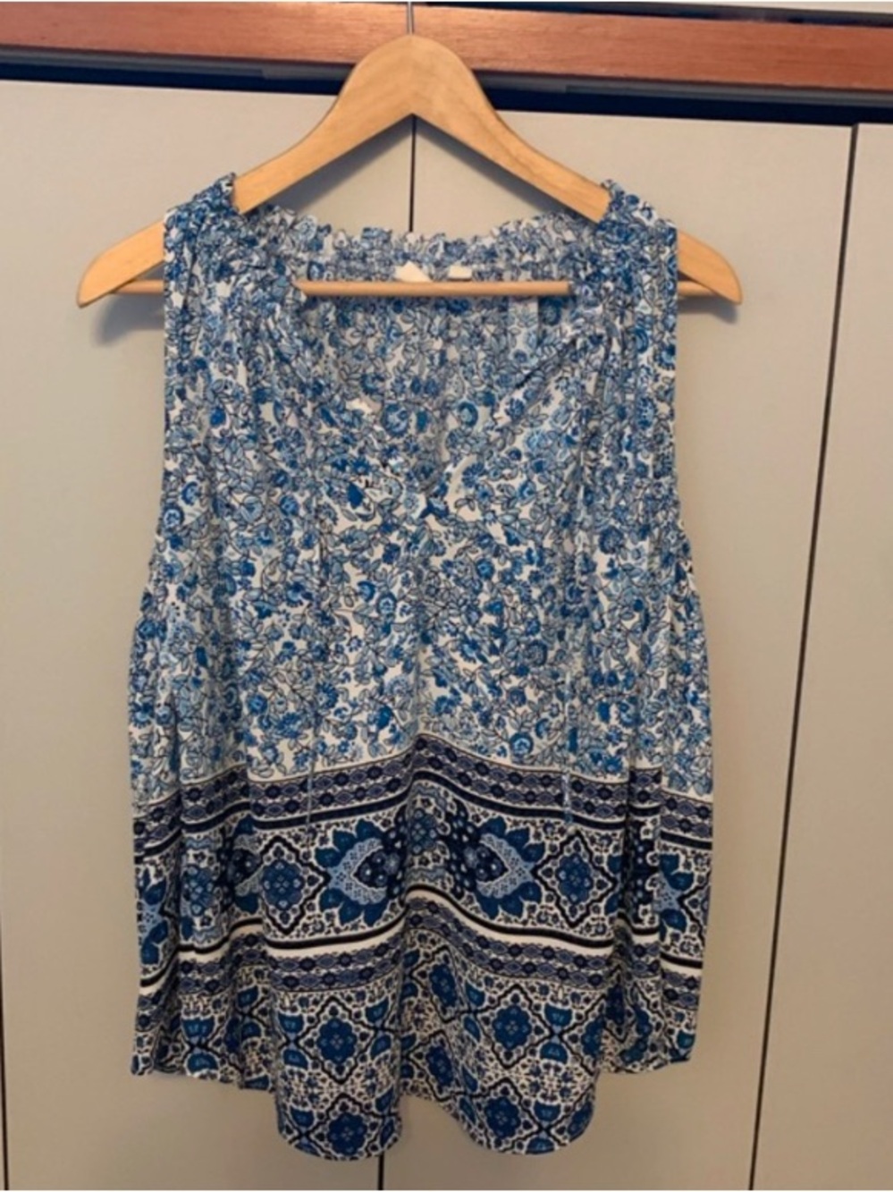 GAP Blue Paisley Boho Sleeveless Blouse Medium Layering Top Cottage core tank